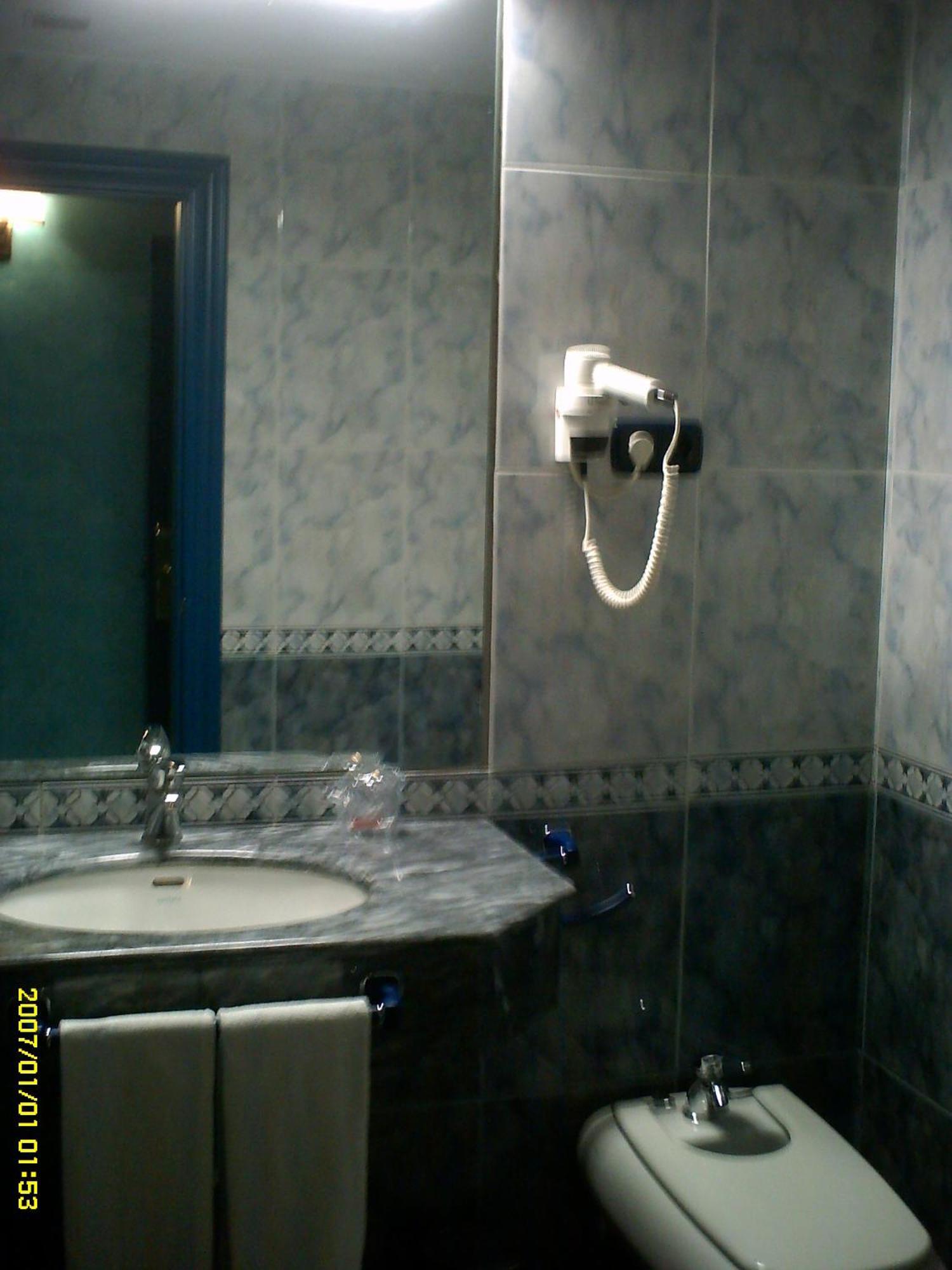 Hotel VillaPaloma La Virgen del Camino Esterno foto