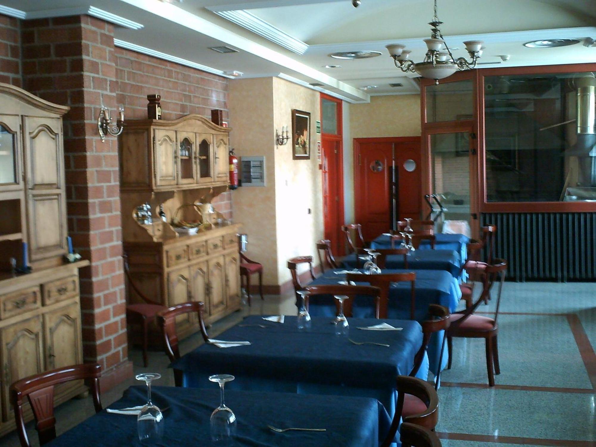 Hotel VillaPaloma La Virgen del Camino Esterno foto
