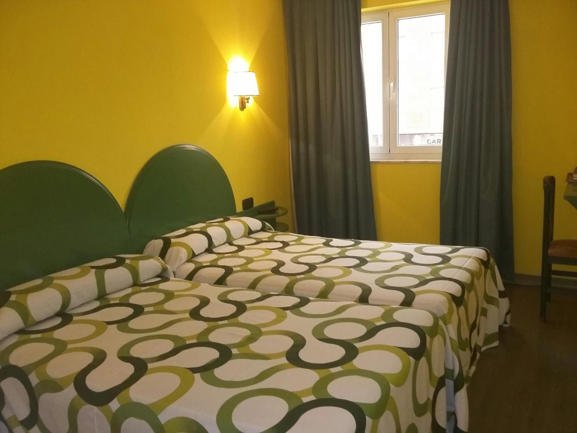 Hotel VillaPaloma La Virgen del Camino Esterno foto